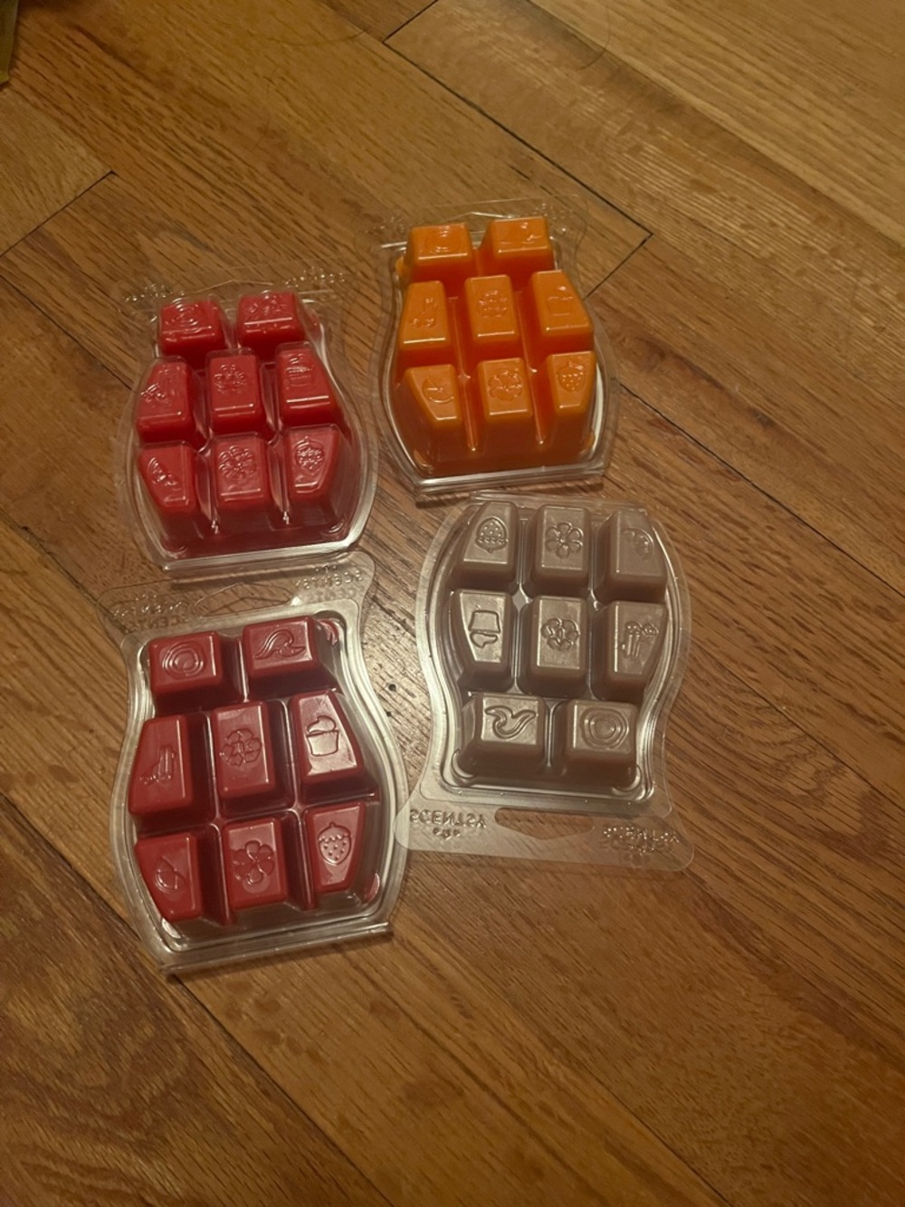 Scentsy Wax Bar Set in Red, Yellow, Pink, Cream 4 bars price firm - Picture 2 of 2